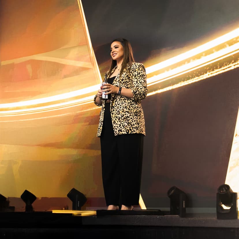 Mujer networker menor de 30 años y mejor pagado en MLM